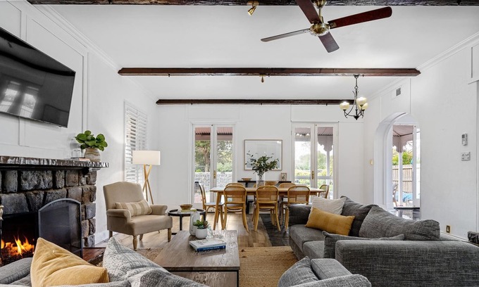 Mount Eliza House | Manyung House, Mt Eliza - Stunning historic bluestone home, full of character with pool