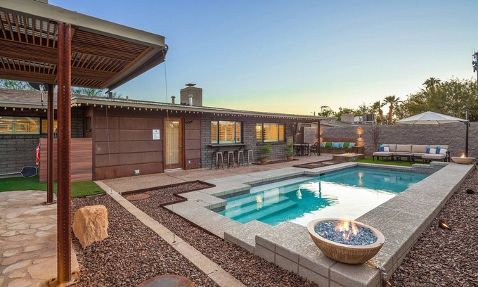 North Mountain House | Manzi Place - Luxury Pad w/Heated Pool & Cozy Fire Pits + Centrally located!