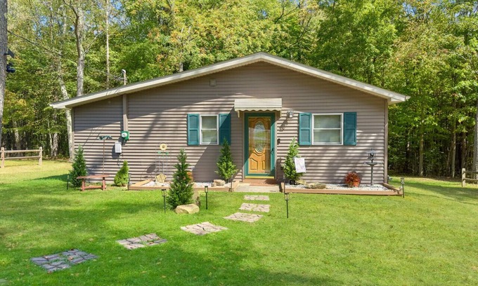 Vowinckel Apartment | Maple Creek Cabin, minutes from Cook Forest
