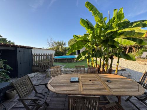 Sansais Villa | Marais Inn, maison typique avec piscine et jardin arboré, 10 kms Niort