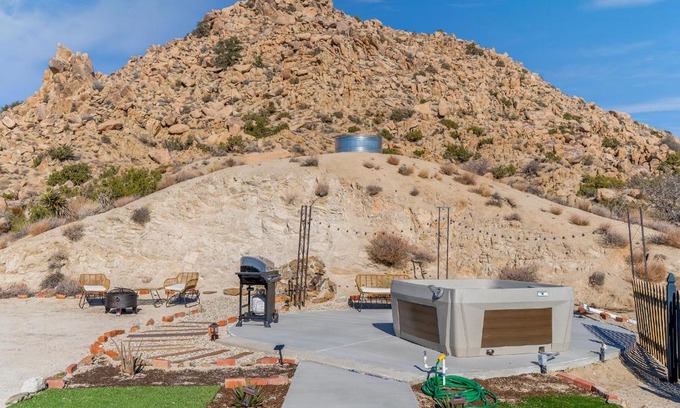 Yucca Valley House | @ Marbella Lane - Serene Getaway Hot Tub