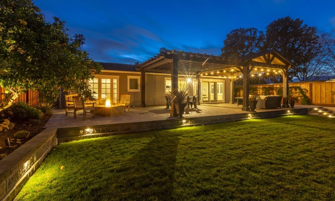 East San Mateo House | @ Marbella Lane - Waterfront Property | Laundry