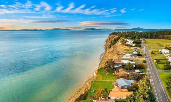 Oak Harbor House | @ Marbella Lane – Wave HS w/EV Charger, Oceanfront!