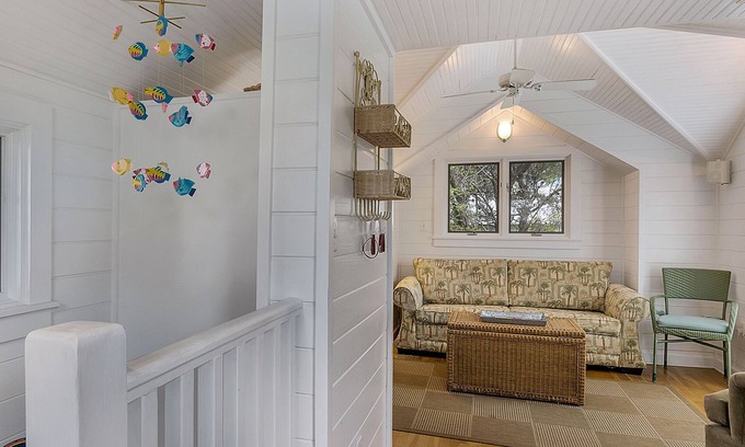 Seaside House | Margarita Days, Located in Seaside, Sleeps 4 + Free Attraction Tickets!