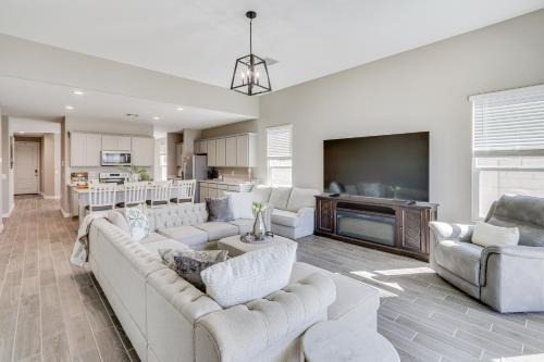 Maricopa House | Maricopa Home with Yard - 1 Mi to Harrahs Casino!