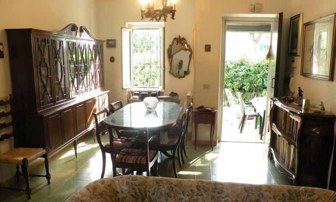 Cerenova Villa | Marina Di Cerveteri: Cottage by the sea: Marina di Cerveteri Cerenova