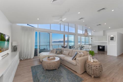Townsville Apartment | Marina Oceanfront Modern Penthouse with Panoramic Views