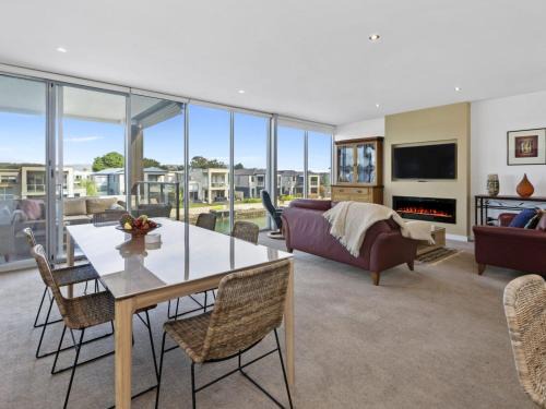 Safety Beach Apartment | Marina View
