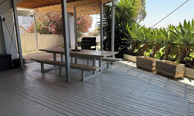 Port Vincent Apartment | Marine Parade Holiday Unit 1- 3 bedroom downstairs unit - Off Peak Special!
