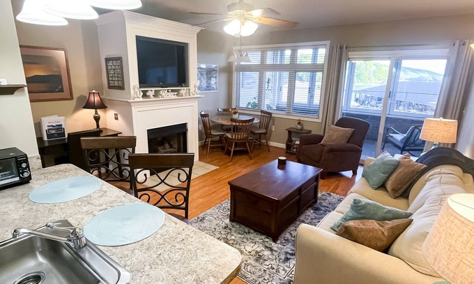 Smith Mountain Lake Condo | Mariner's Nook, - Charming Lakefront condo in Mariner's Landing Resort at SML