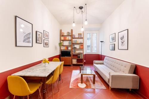 Monti Apartment | Maroon Flat Colosseo, 800 mt from Amphitheater