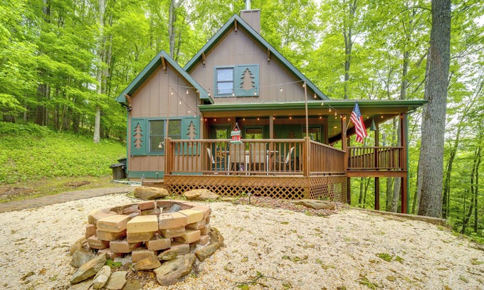 Wolf Laurel House | Mars Hill Home w/ Fire Pit + Amenity Access!