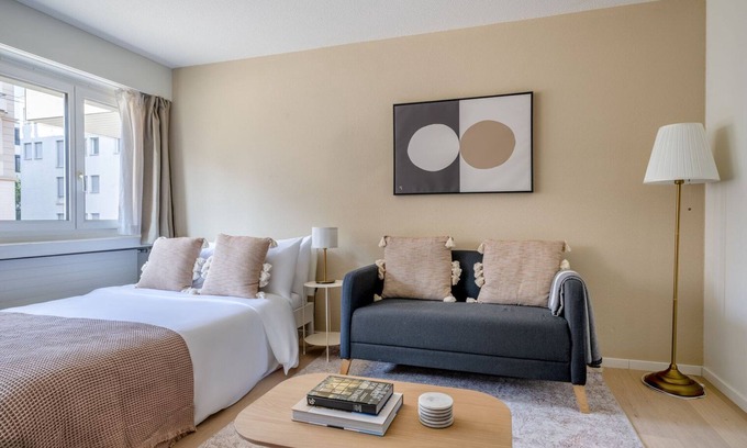 District 6 Apartment | Marvelous Unterstrass Studio, nr University & Supermarket, by Blueground
