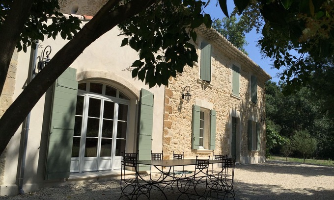 Sorgues House | Mas provencal with old pool very quiet close to Chateauneuf du Pape