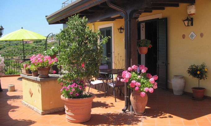 Mascali House | Mascali: "Il casale degli aranci" house/villa with garden 3 rooms - 2/5 persons