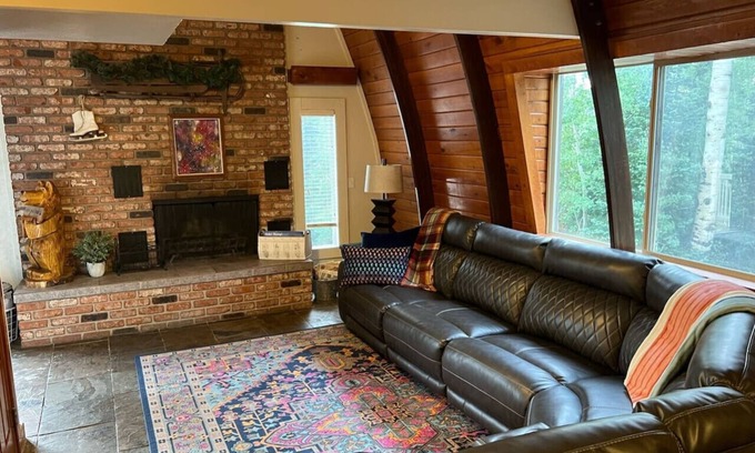 Steam Engine Meadows Cabin | Massive Family Cabin | Ski in Ski Out + Games