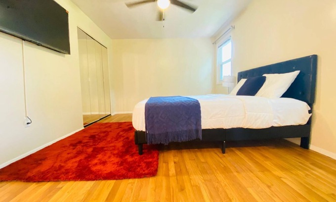 Laurel House | Master private room and private bathroom. En-suite #5