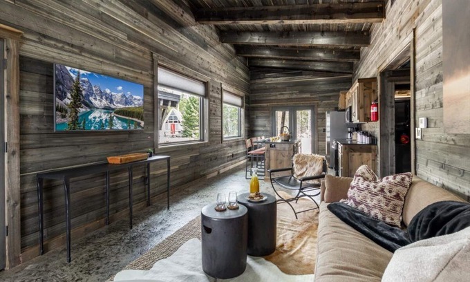 Last Chance House | Mayfly Meadow,/Cozy Cabin/World class Fishing/Fire pit/BBQ