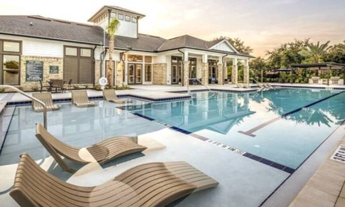 Arlington Apartment | Mayo Clinic Oasis: Spacious and Lux Getaway w Pooln