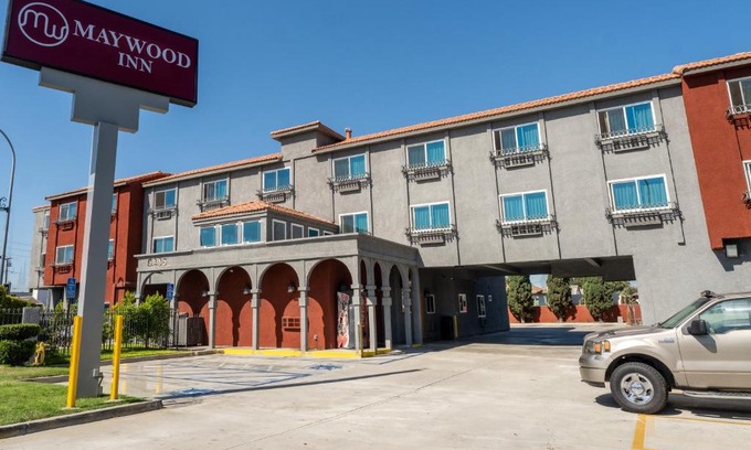 Maywood Hotel | Maywood Inn