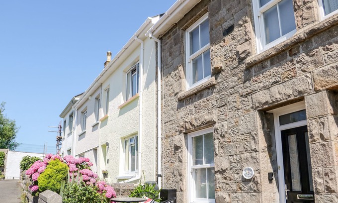 Chysauster Cottage | MAZEY COTTAGE, pet friendly, country holiday cottage in Penzance