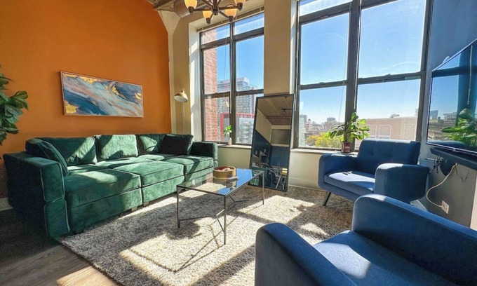 Near South Side Apartment | McCormick Place 2b/2b family unit with optional parking for up to 8 guests