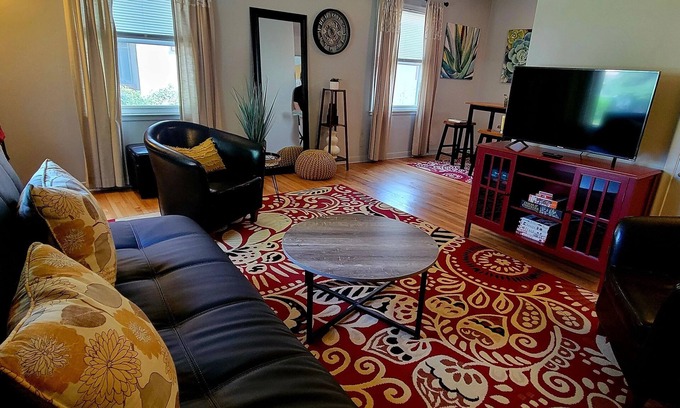 Sioux Falls Apartment | McKennan Magic - Historic 2 BR apartment located 8 blocks from DT Sioux Falls