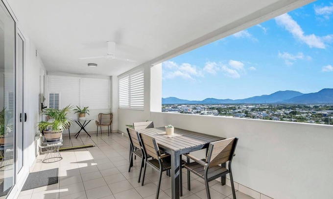 Cairns Central Business District Apartment | McLeod Corner Resort style Adjacent Apartments