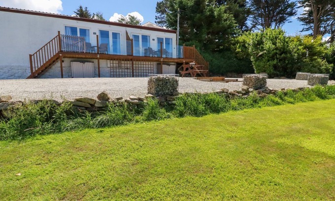 Truro Cottage | MEADOWS EDGE, romantic, with a garden in Goonhavern