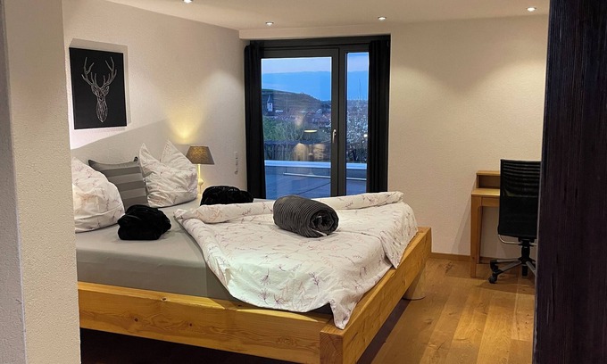Sasbach am Kaiserstuhl Resort | Mega suite for up to 5 people and more with a unique view. Sauna.