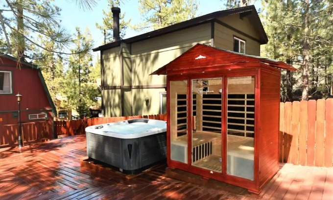 Big Bear Lake Cabin | Mei's Cabin-Sauna Jacuzzi, Children's playground