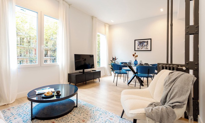 Castellana Apartment | MENINA - Apartment + Office in Velázquez, Salamanca