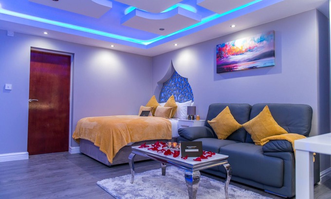 Bradford Apartment | Meridian Apartments - Superior Designer Suite