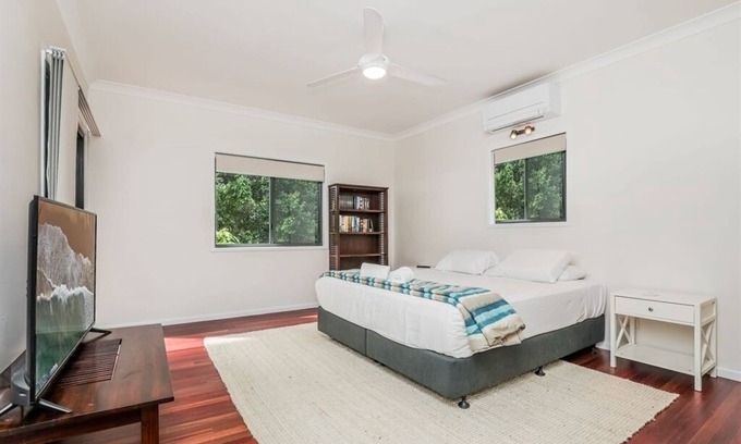 Agnes Water Apartment | Merindah - Four-Bedroom Modern Pet-Friendly Home in Central Agnes Water