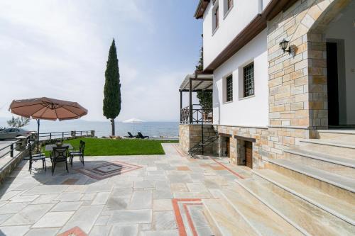 Koropi Apartment | Mermaid Beachfront Villa