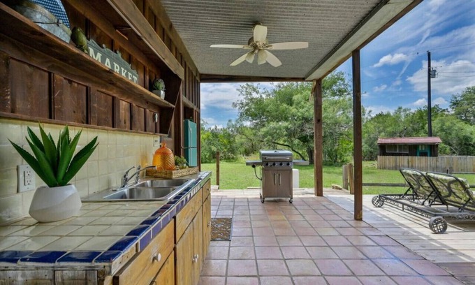 Marble Falls House | 'Merritt Nature Retreat'- Secluded Getaway! Pool!