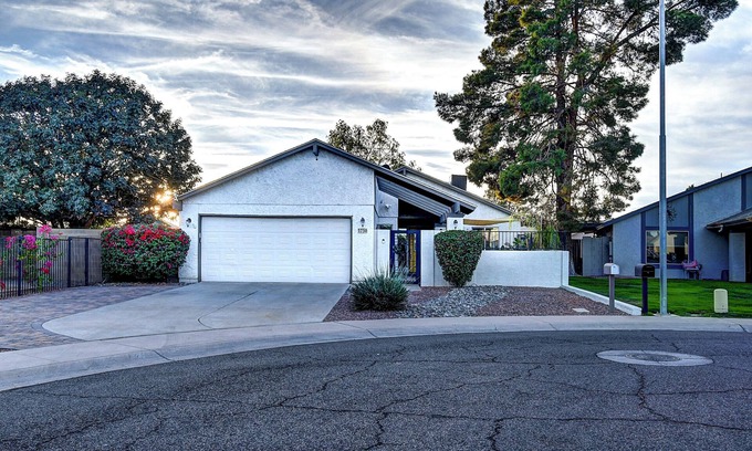 Dobson Ranch House | Mesa Lake Front House With Pool and Hot Tub!
