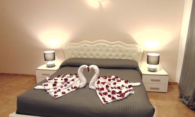 Tuscolano Apartment | METRO FURIO CAMILLO SUPER SPACIOUS APARTMENT-4 PRIVATE ROOMS -4 PRIVATE BATHROOM