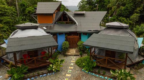 Capurgana Hotel | Mi casa es tu casa- Glamping y Casa de Campo