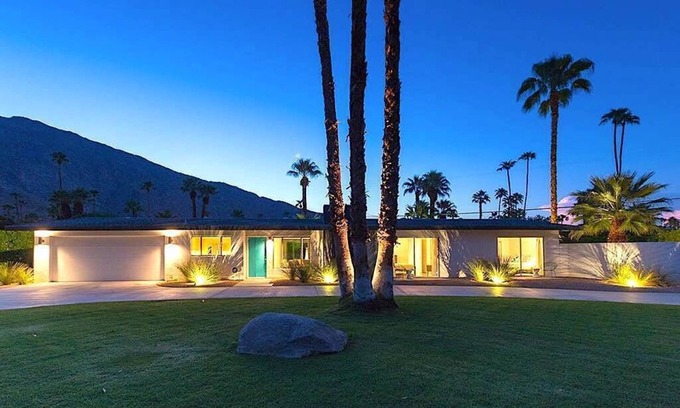 Palm Springs House | Mid-century minimalist pool/spa estate south of downtown Palm Springs.