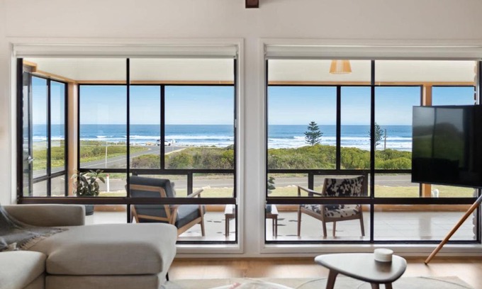 Middleton House | Mid-Century Modern-BYO Linen-Ocean View