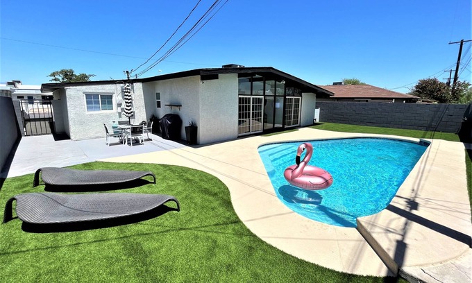 Las Vegas House | MID CENTURY OASIS – 3BR&2BA – POOL.
