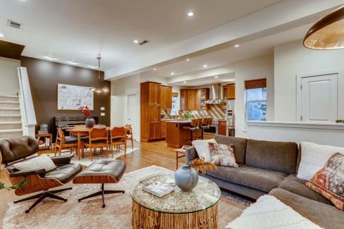 Berkeley House | Mid Mod With Awesome BackYard And 1Block To Shops