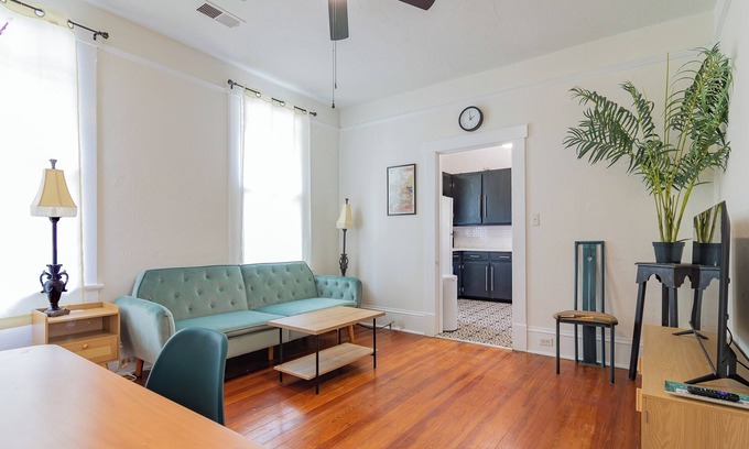 Columbus House | Midcentury Modern - central location to all