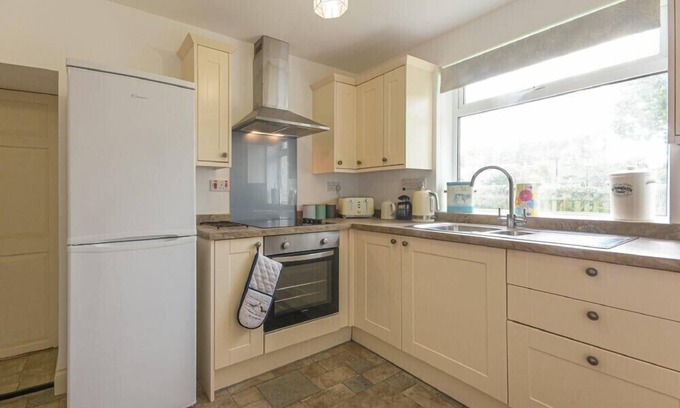South Charlton Cottage | MIDDLEMOOR COTTAGE, pet friendly, country holiday cottage in Alnwick