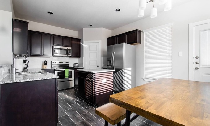 Midlothian House | Midlothian Modern Charm