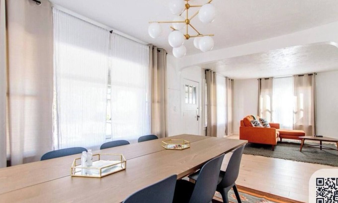 Sumner House | MidMod Muse, a Sumner Stay for traveling professionals and traveling families!