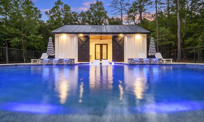 Broken Bow Cabin | Midnight Cowboy, Outdoor Pool, Swing Set, Shuffleboard, Arcade Game, Hot Tub
