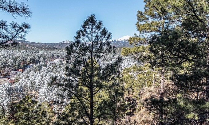 Ruidoso Condo | Midtown Condo great views- Game Room - Sleeps 8+