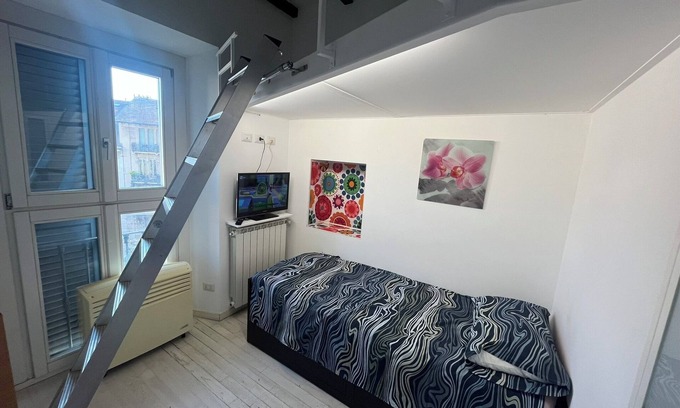 Porta Venezia Apartment | Milan: Bright studio in Porta Venezia, a few steps from the city center